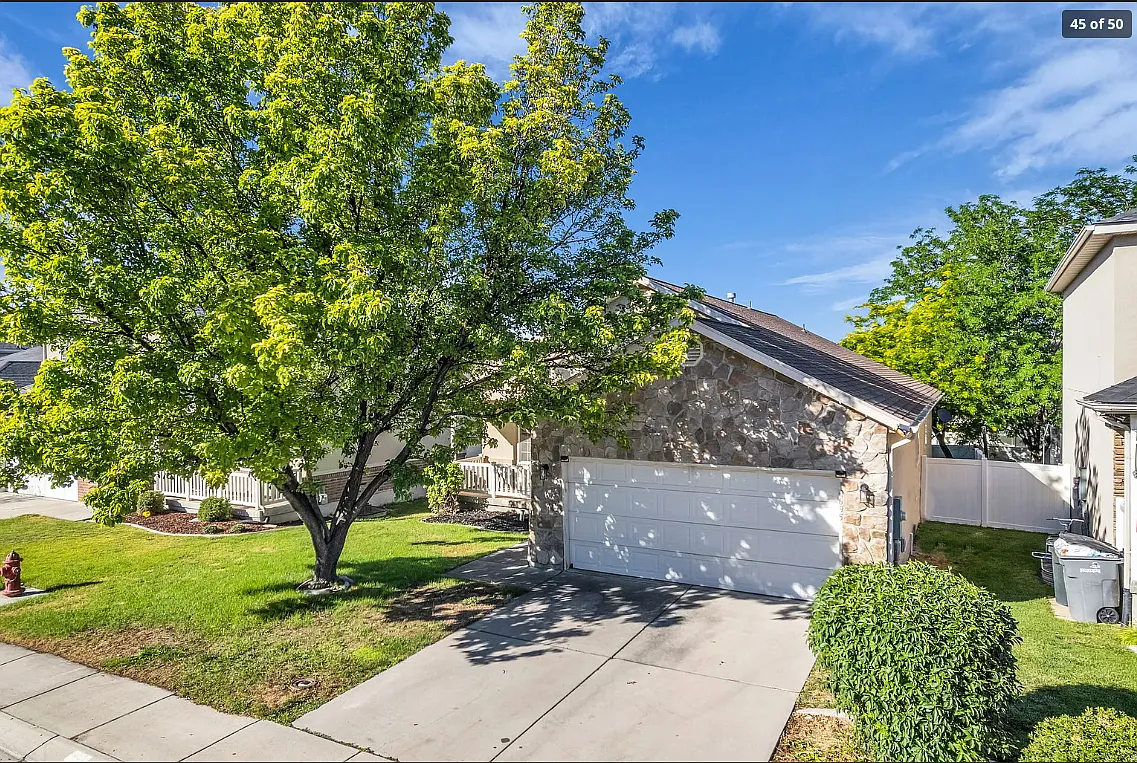 5 bed, 2800 sqft, $3,200 — Photo 1