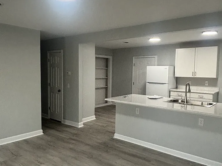 711 Argonne Ct — Photo 2
