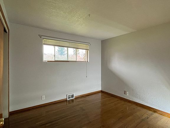 4th image of 1267 Cedar Ave
