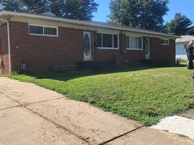 618 & 620 Lansing Rd — Photo 1