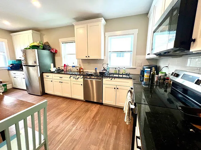 3 bed, 1.0 bath, $3,750 — Photo 3