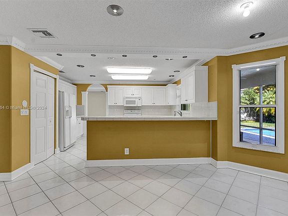 5th image of 17383 SW 32nd Ln