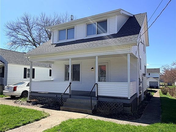 3rd image of 817 Superior St