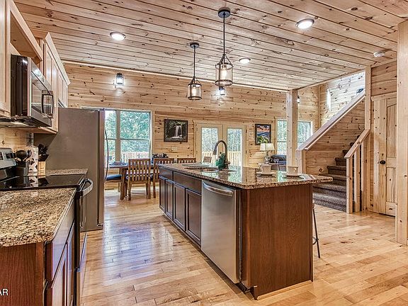 3rd image of 3846 Katelyns Ln
