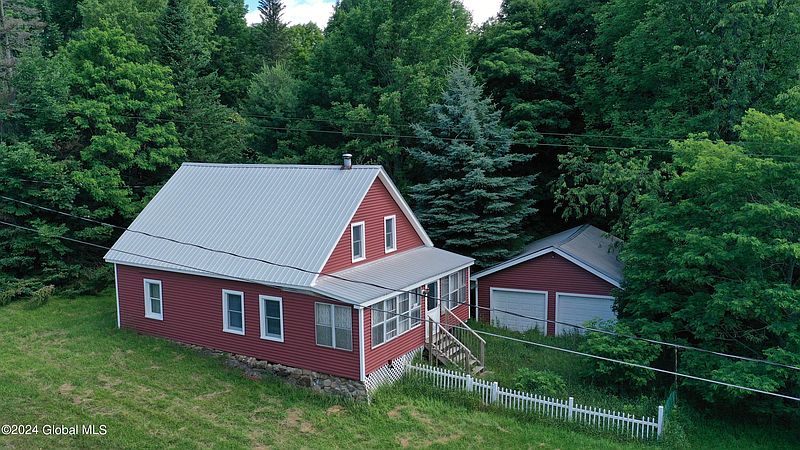 2nd image of 302 Edwards Hill Road