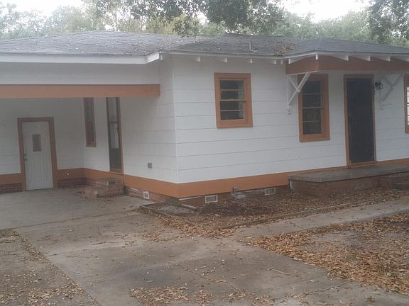 Side door and carport