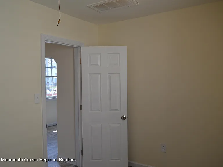186 S Park Ave — Photo 20