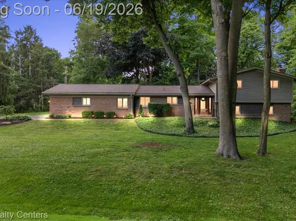 21201 E Chigwidden St, Northville, MI 48167
