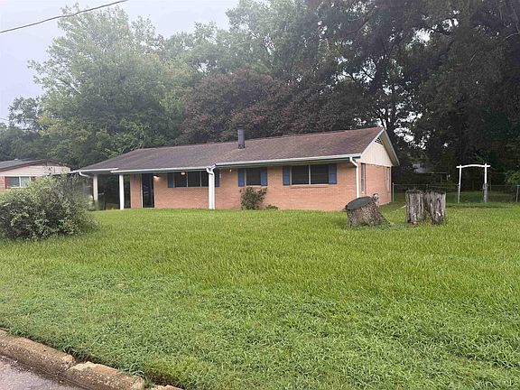 2nd image of 1008 College Cir
