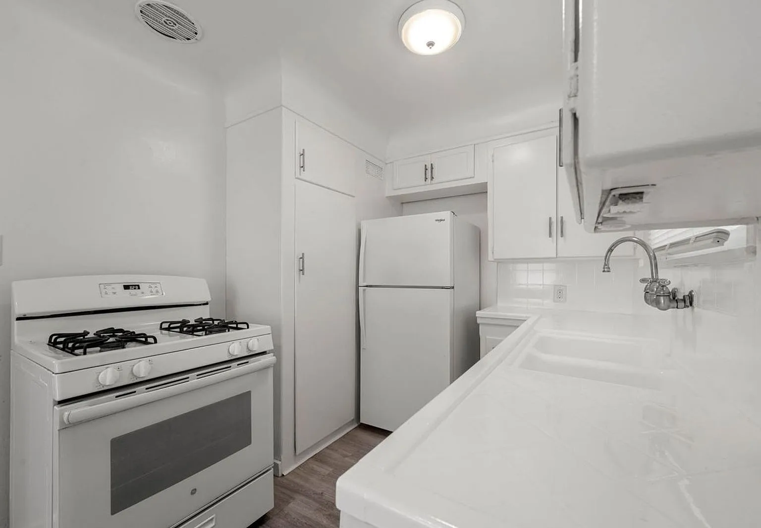 1 bed, 1.0 bath, 600 sqft, $1,472 — Photo 4