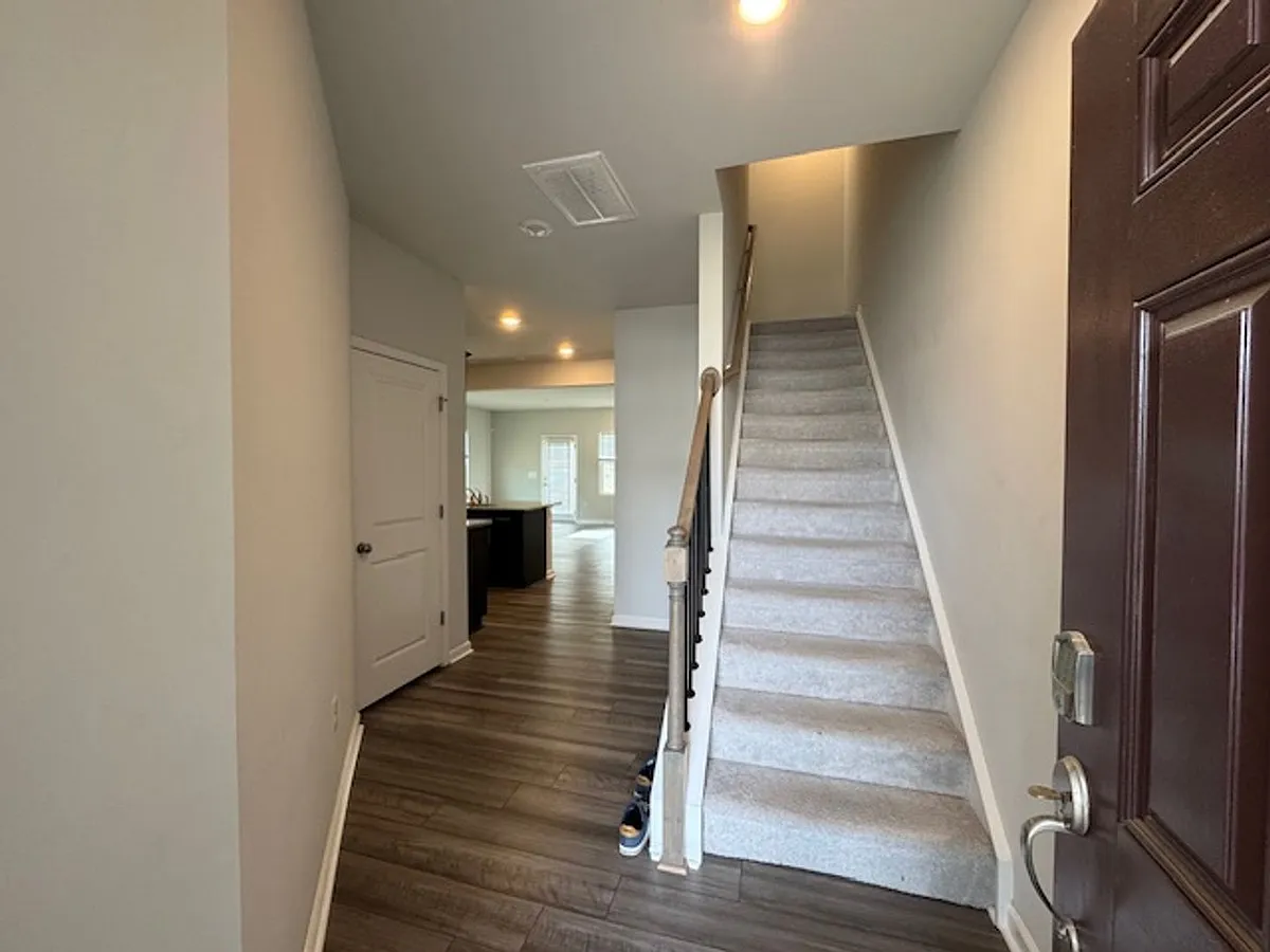 Building Photo - 124 Jade Creek Dr