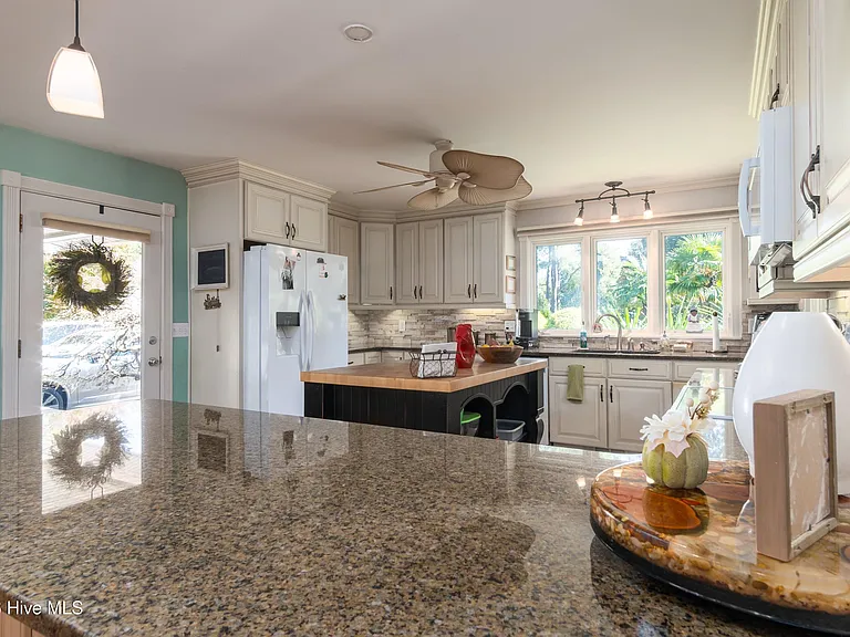810 Madam Moores Ln #A — Photo 17