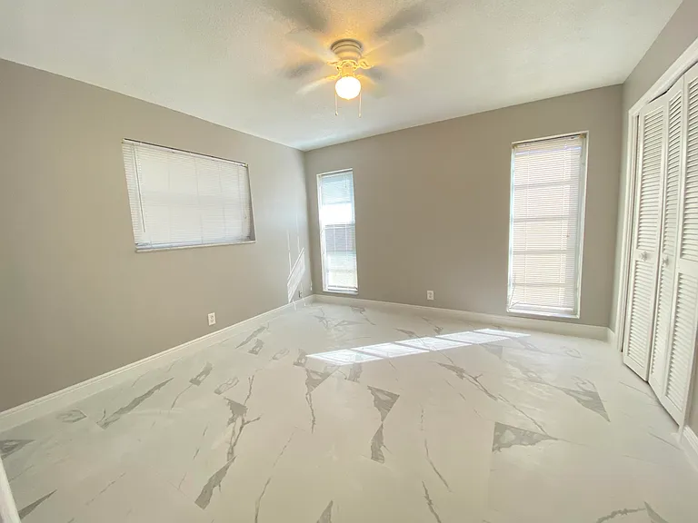 175 SE 27th Pl — Photo 12