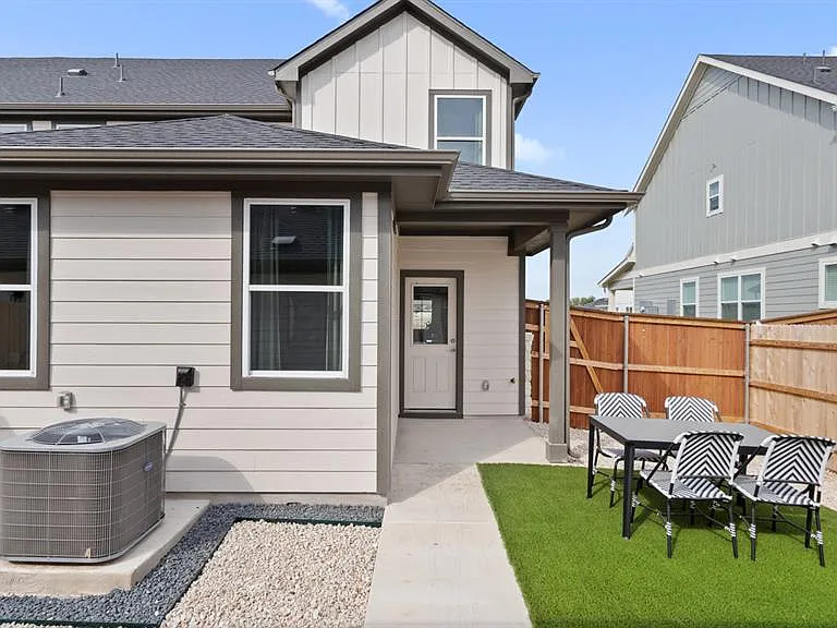 2530 Violet Theo Ln — Photo 36