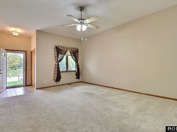 4th image of 2545 Laverna St