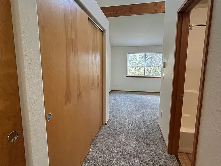 1615 NW Portland Ave — Photo 7