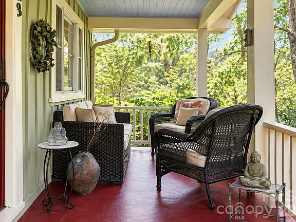 2nd image of 33 Pinecroft Rd