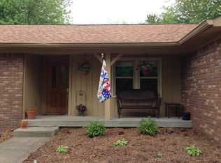 211 N Windsong Ln, Greenwood, IN