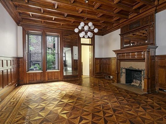4th image of 131 W 71st St