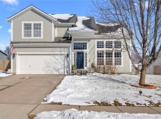 1230 Starbrooke Dr, Louisburg, KS 66053