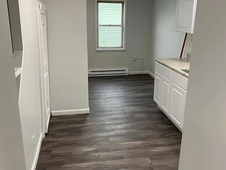 204 Limestone St — Photo 3