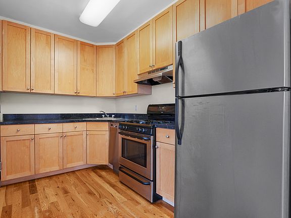4th image of 567 Warren St #Penthouse 6