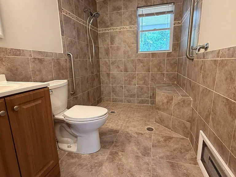 909 E Lake Ave #1 — Photo 18