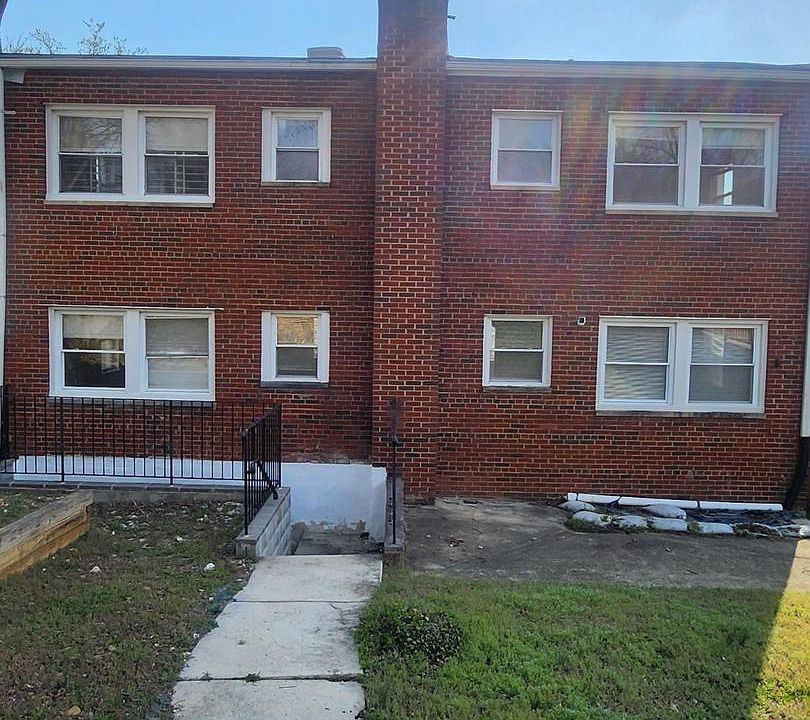 2nd image of 3839 1st St SE