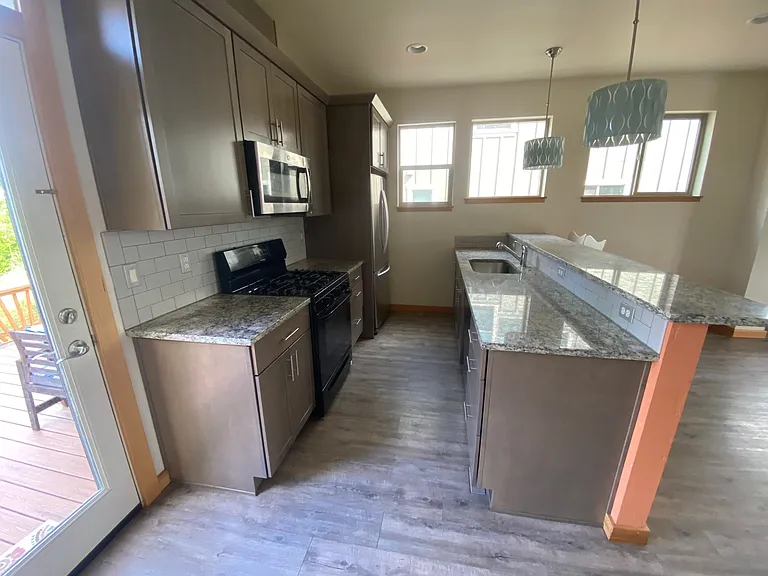 1618 Stella Ln — Photo 4