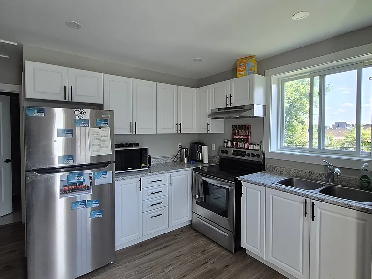 212 Little Ave — Photo 10