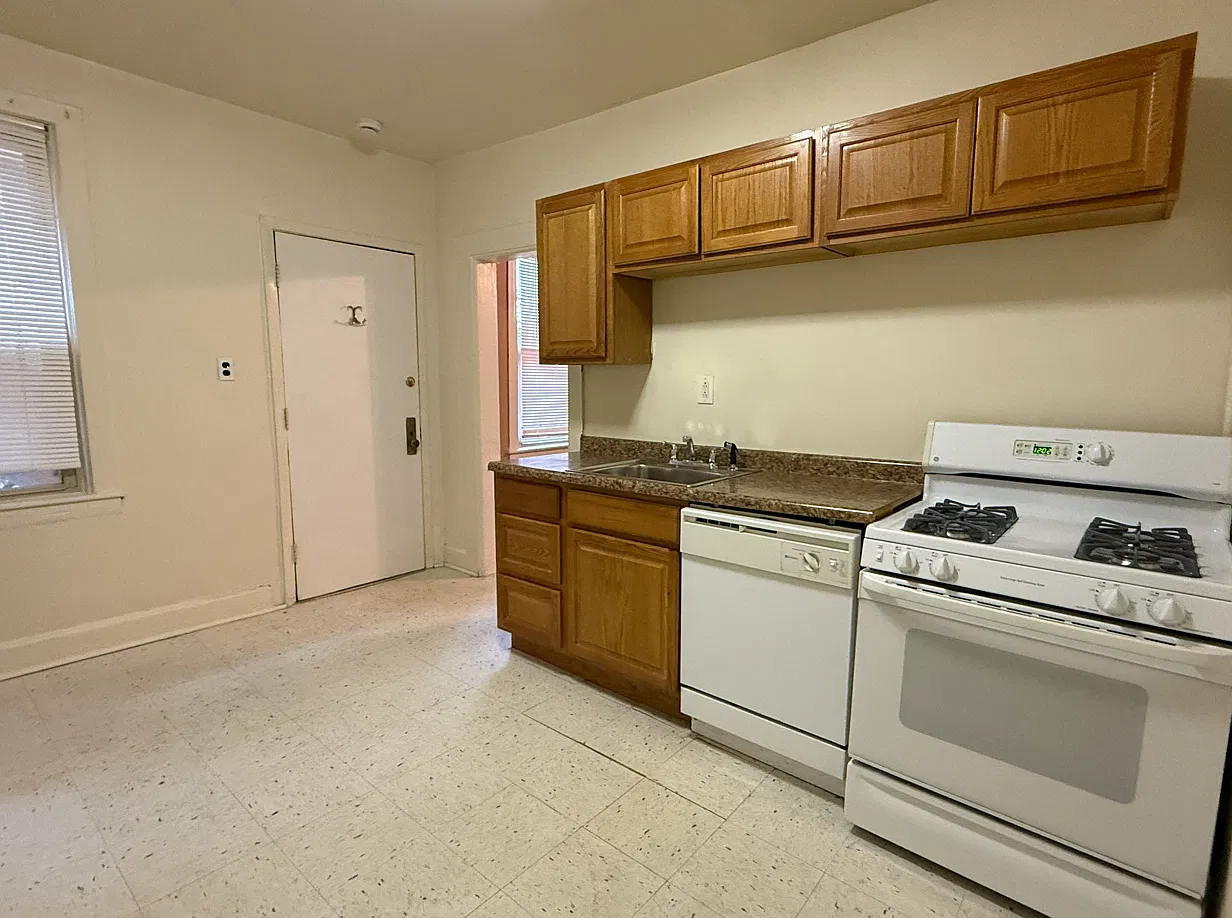 2 bed, 680 sqft, $1,300 — Photo 4