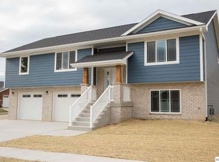 310 Stone Valley Dr, Dubuque, IA 52003