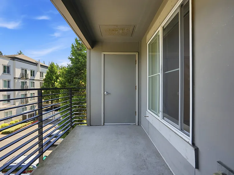 Terrace At Columbia Knoll Apartments — Photo 16