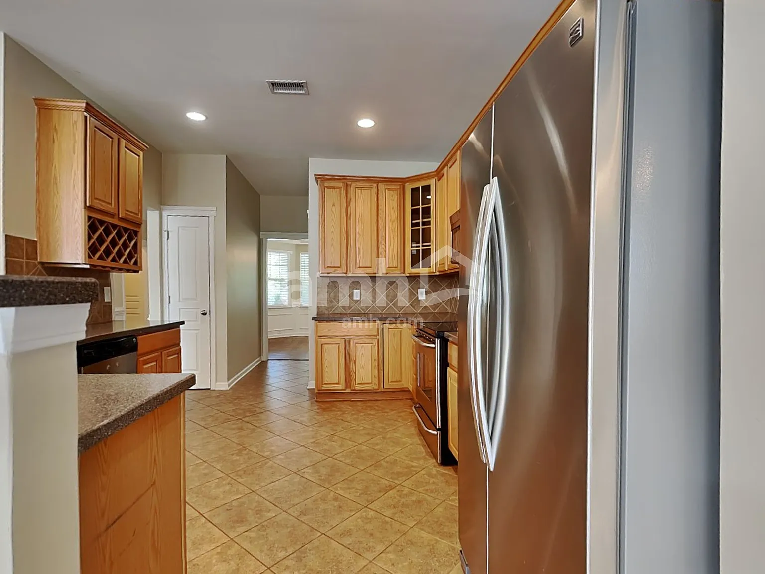 3 bed, 3.0 bath, 2340 sqft, $2,605 — Photo 4