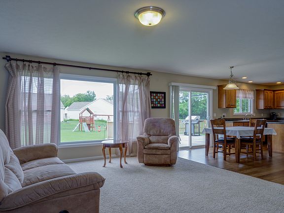 5th image of 925 Potter Point Dr
