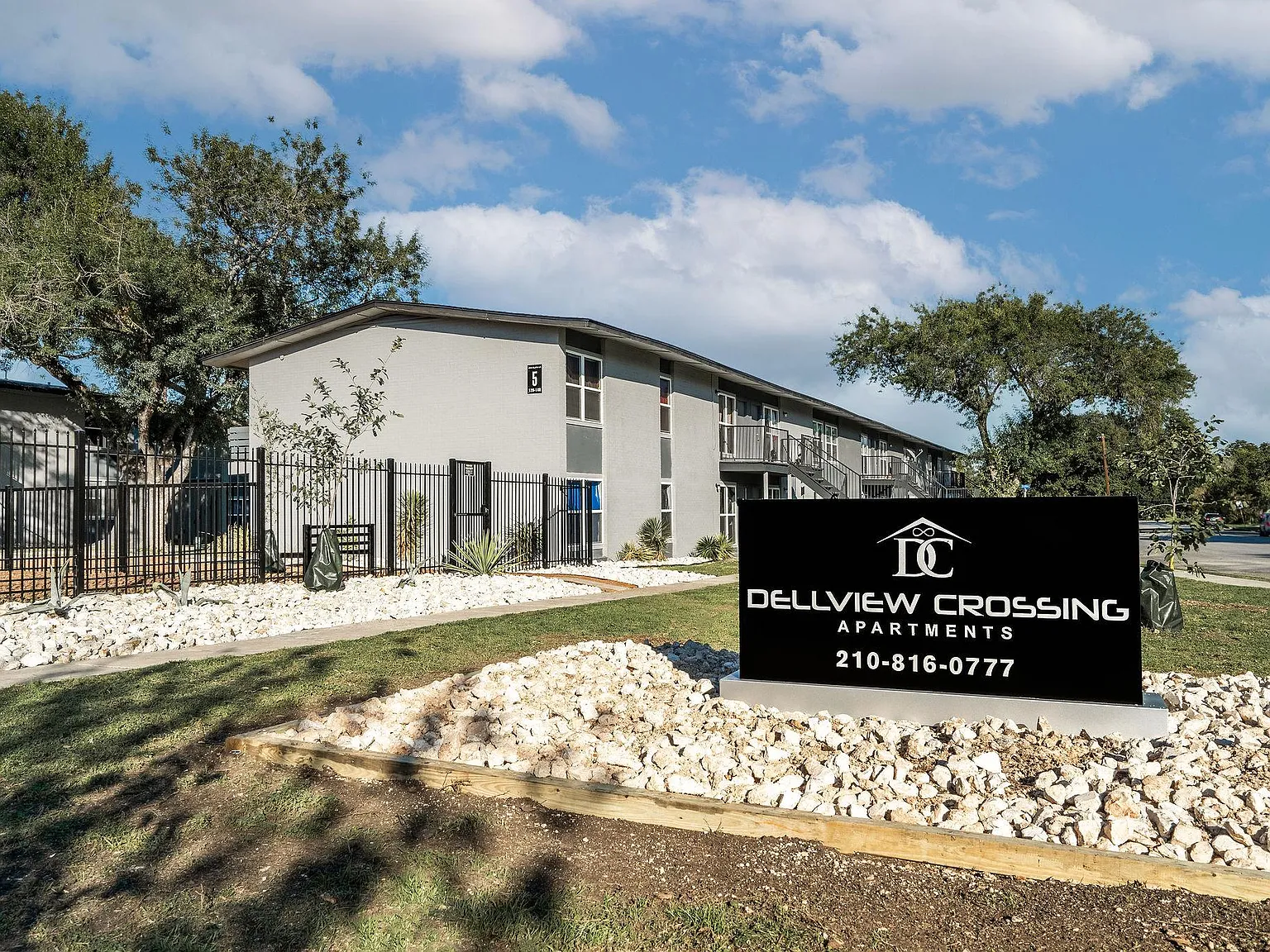 Dellview Crossing Apartments — Photo 1