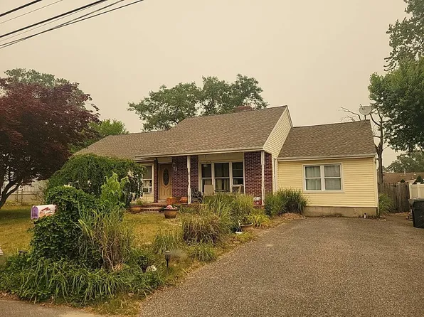 381 Delaware Dr, Brick, NJ 08723