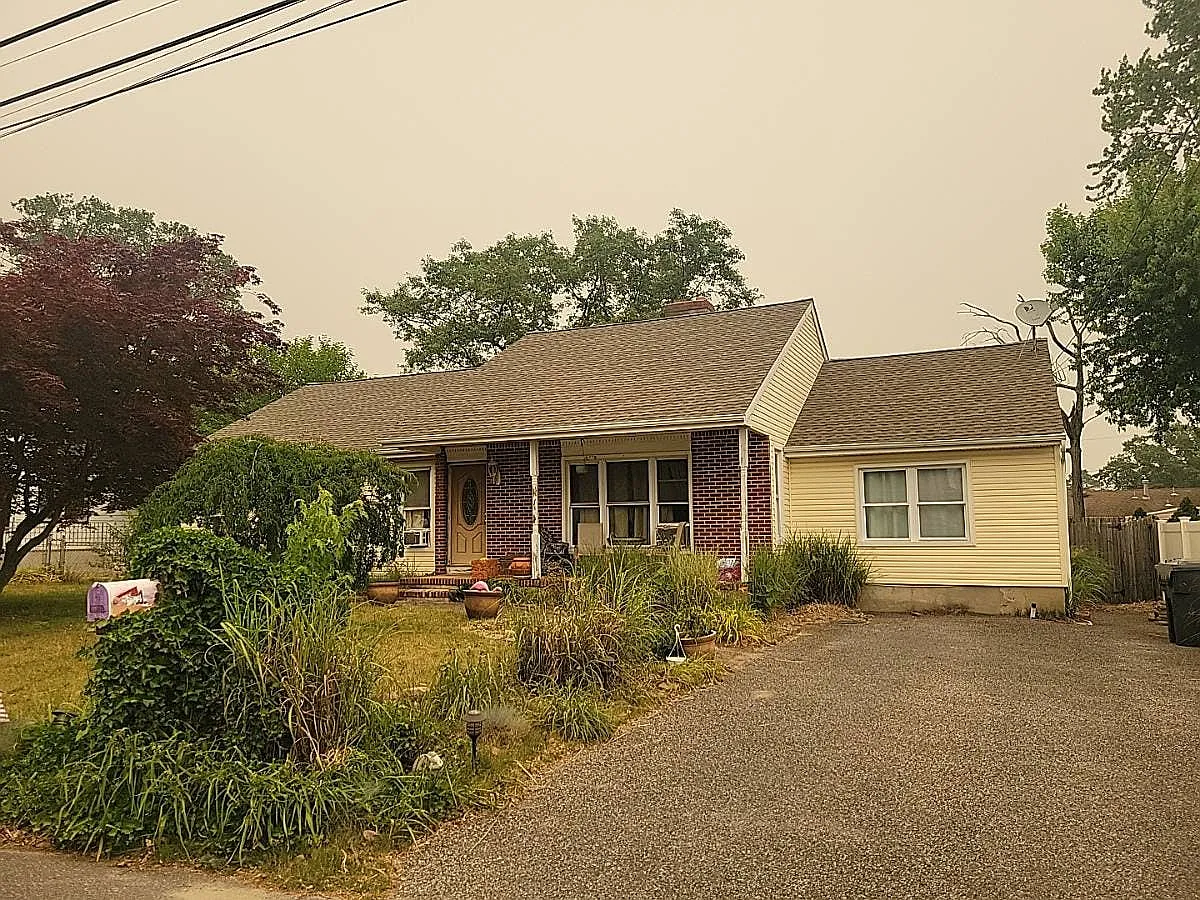 381 Delaware Dr photo 1