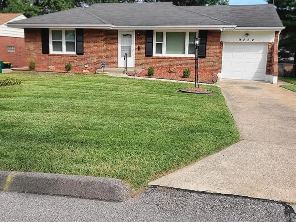 9232 Halbrook Dr, Saint Louis, MO 63137