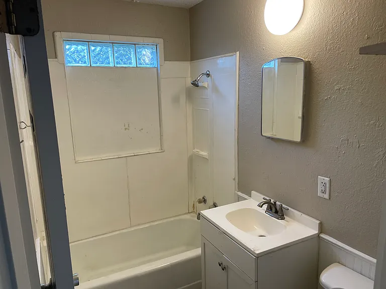 2746 SW I Ave — Photo 6