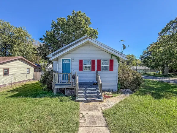 411 S Spruce St, Villa Grove, IL 61956