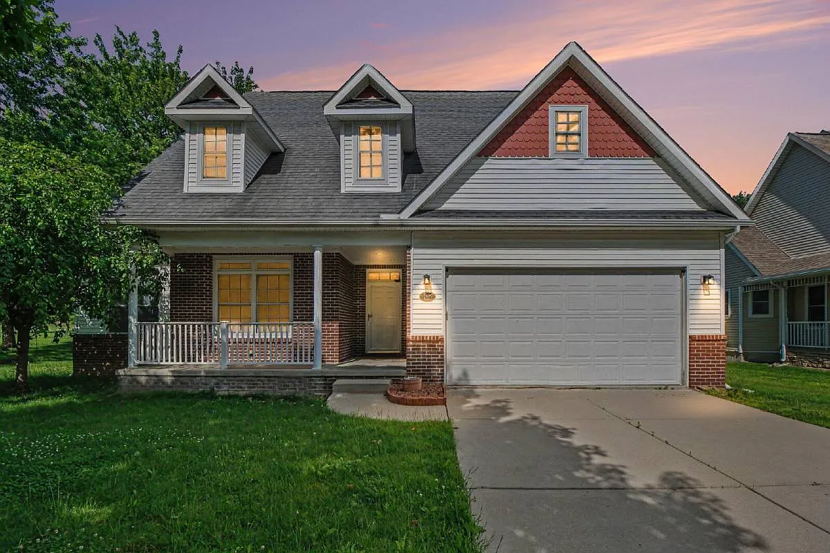2685 Diane Marie Court in Waterford, MI 48329 — Photo 1