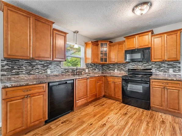 5976 E Huntsville Rd, Fayetteville, AR 72701