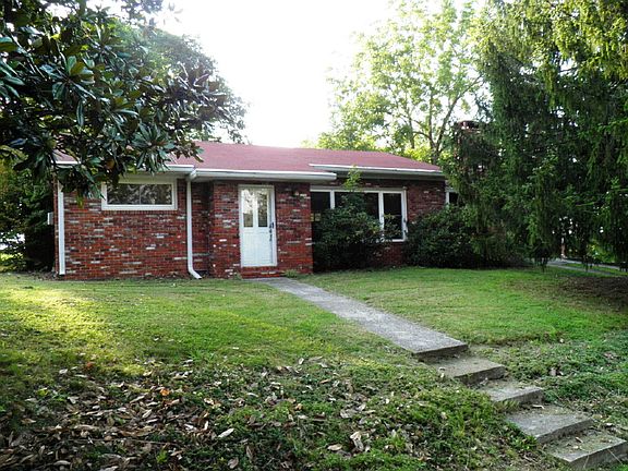 2nd image of 30 Oak Dr