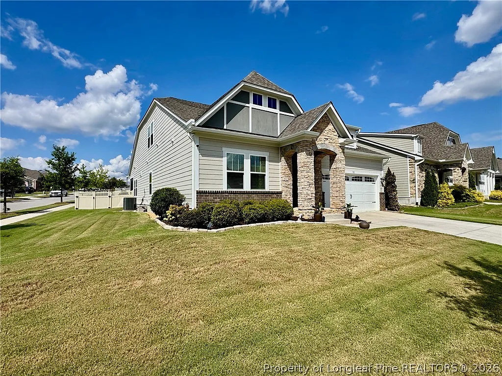 4 bed, 3.0 bath, 2501 sqft, $2,900 — Photo 2