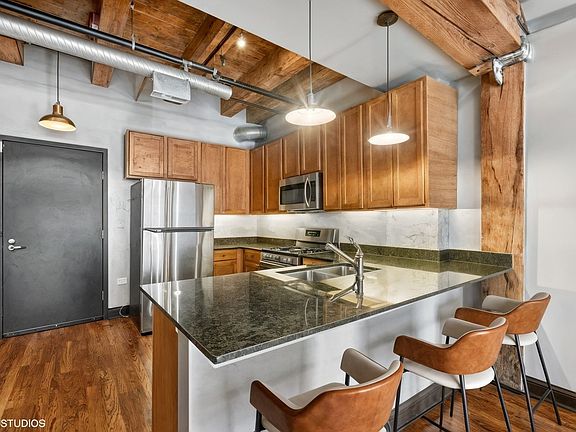 5th image of 106 N Aberdeen St Unit 4F
