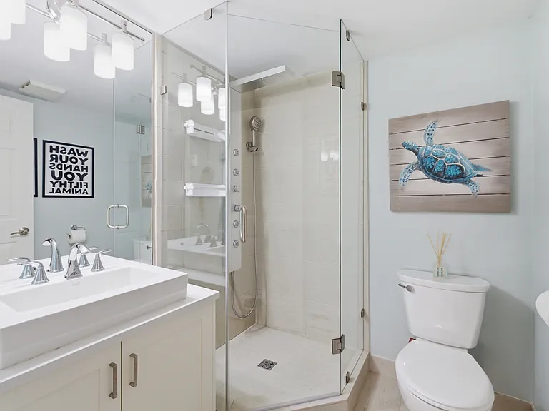 639 W 14th Ave #206 — Photo 16