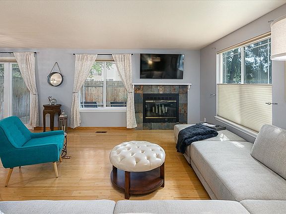 Living space/Fireplace
