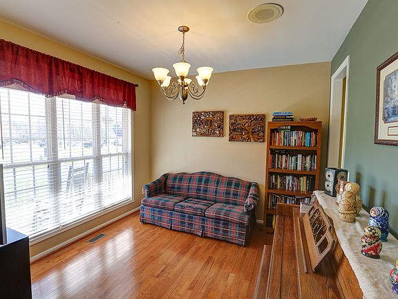 3rd image of 1701 Cypress Ct