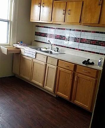 5th image of 220 Loring Ave